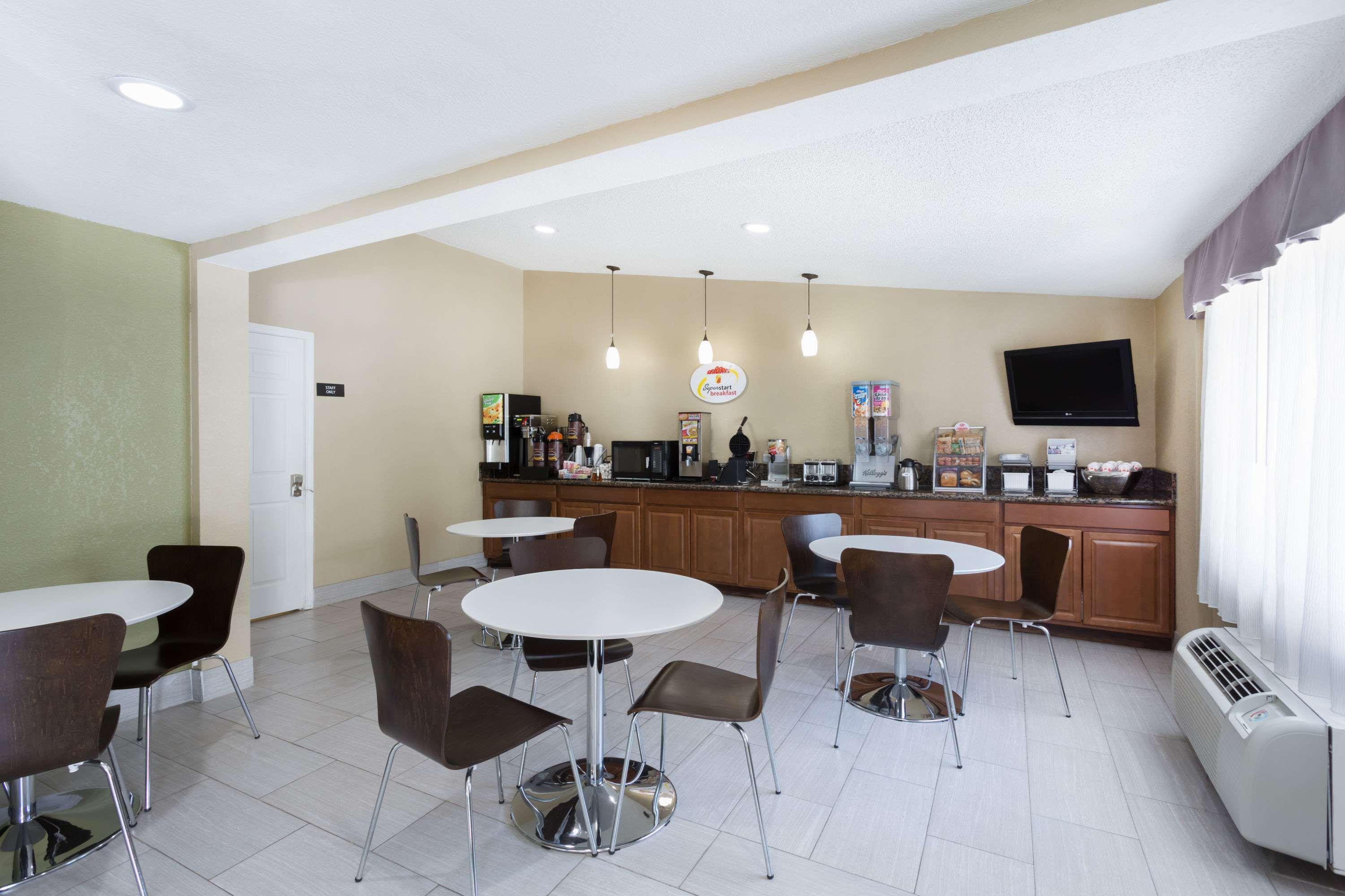 Super 8 By Wyndham Aberdeen Southern Pines Exterior photo